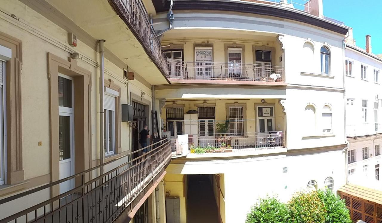 Belvarosi Vintage Apartman A Setaloutcan Miskolc Dış mekan fotoğraf